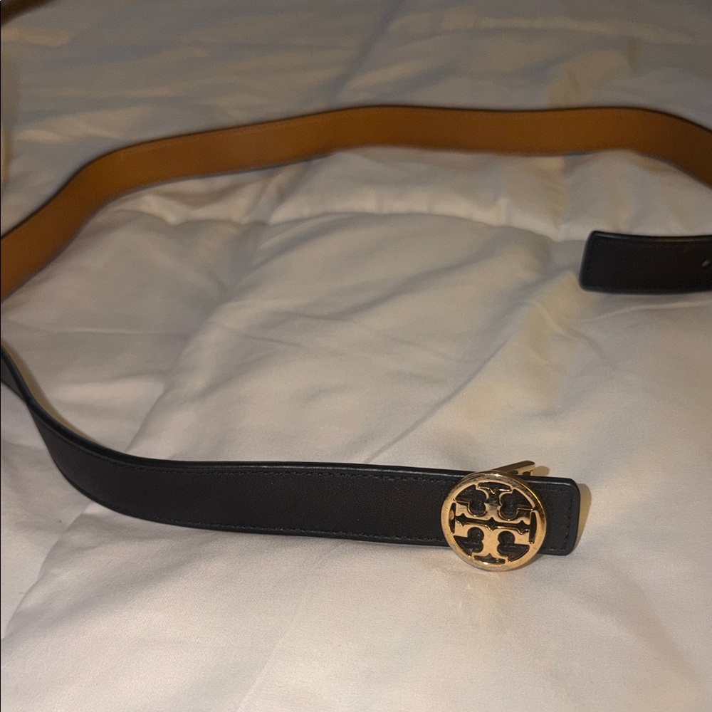Tory Burch Black Belt with Gold Emblem - Picture 3 of 4